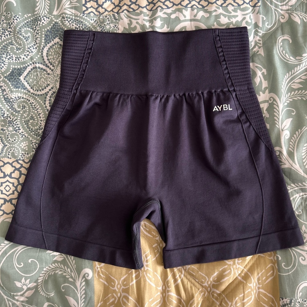Pre owned AYBL V2 Seamless Shorts Women Navy Blue size medium